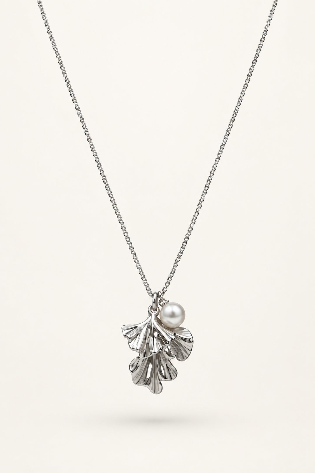 APAERZ GINKGO Halskette mit Ginkgoblättern und Perle in Silber