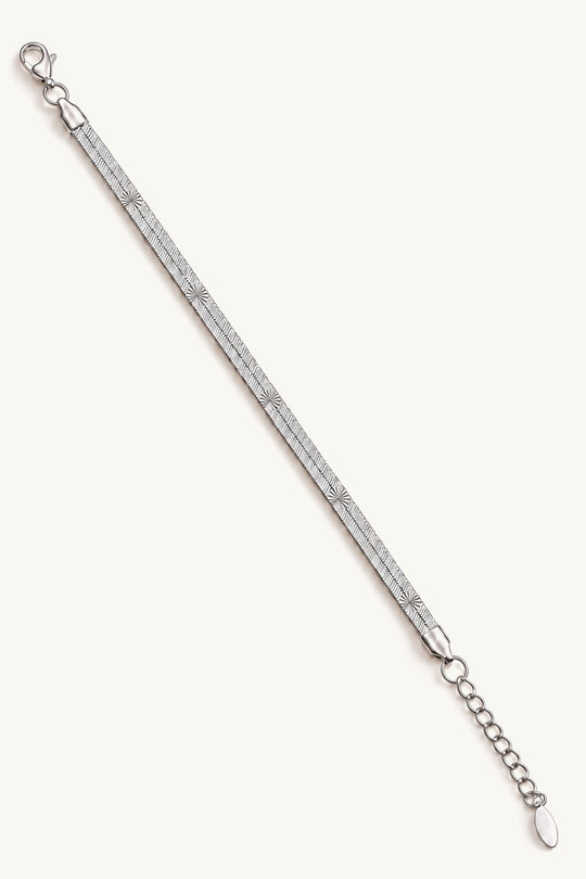APAERZ LINEA Edelstahlarmband mit flacher Kette, fünf dezenten strahlenförmigen Prägungen und Verlängerungskette