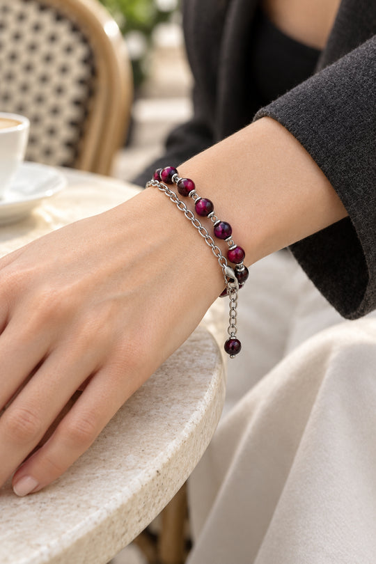 APAERZ VIOLA Armband mit purpurfarbenen Glasperlen am Handgelenk 
