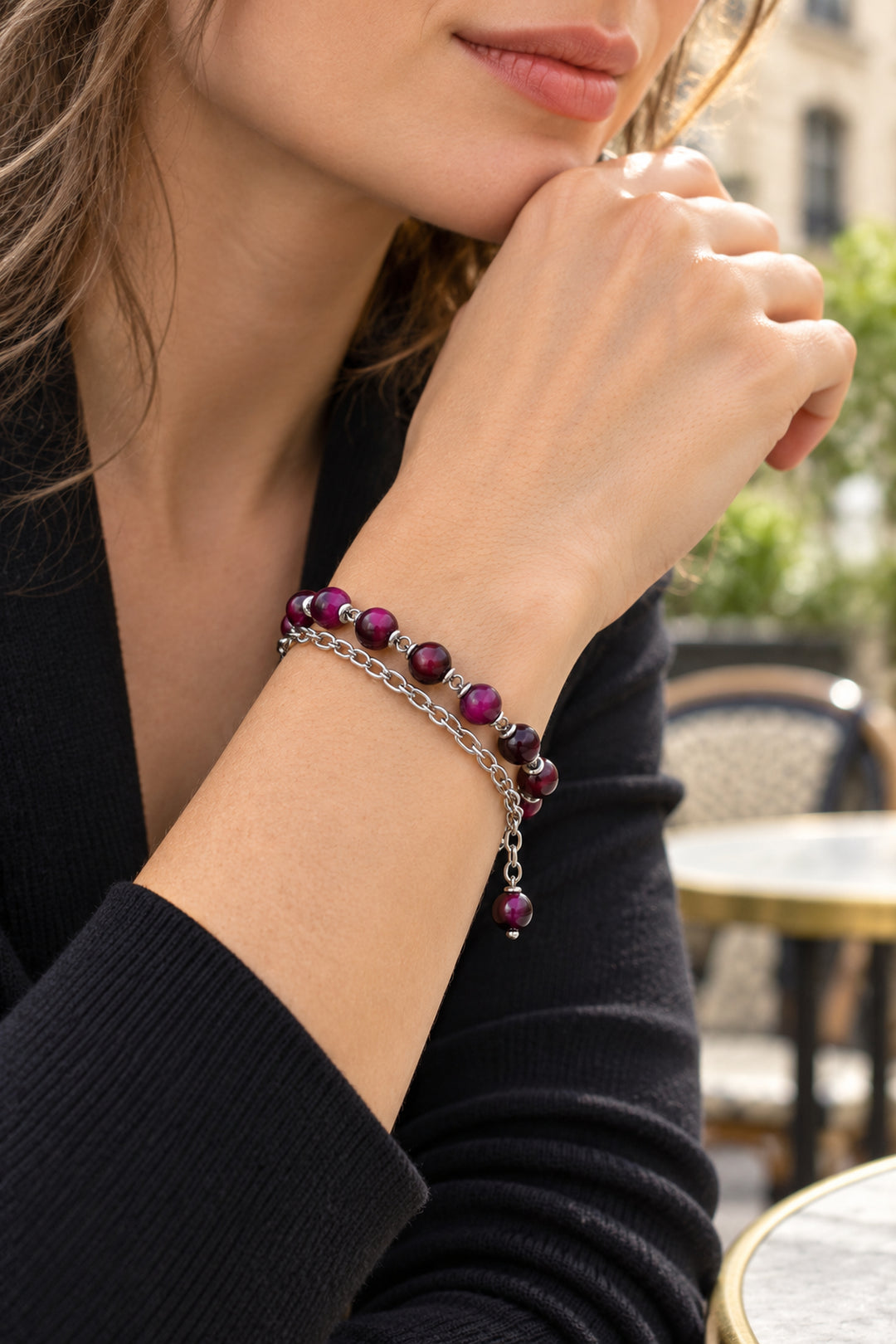 APAERZ VIOLA zweireihiges Armband in Purpur getragen 